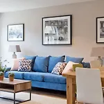 *Newly Renovated 2-Bed In Heart Of Notting Hill*