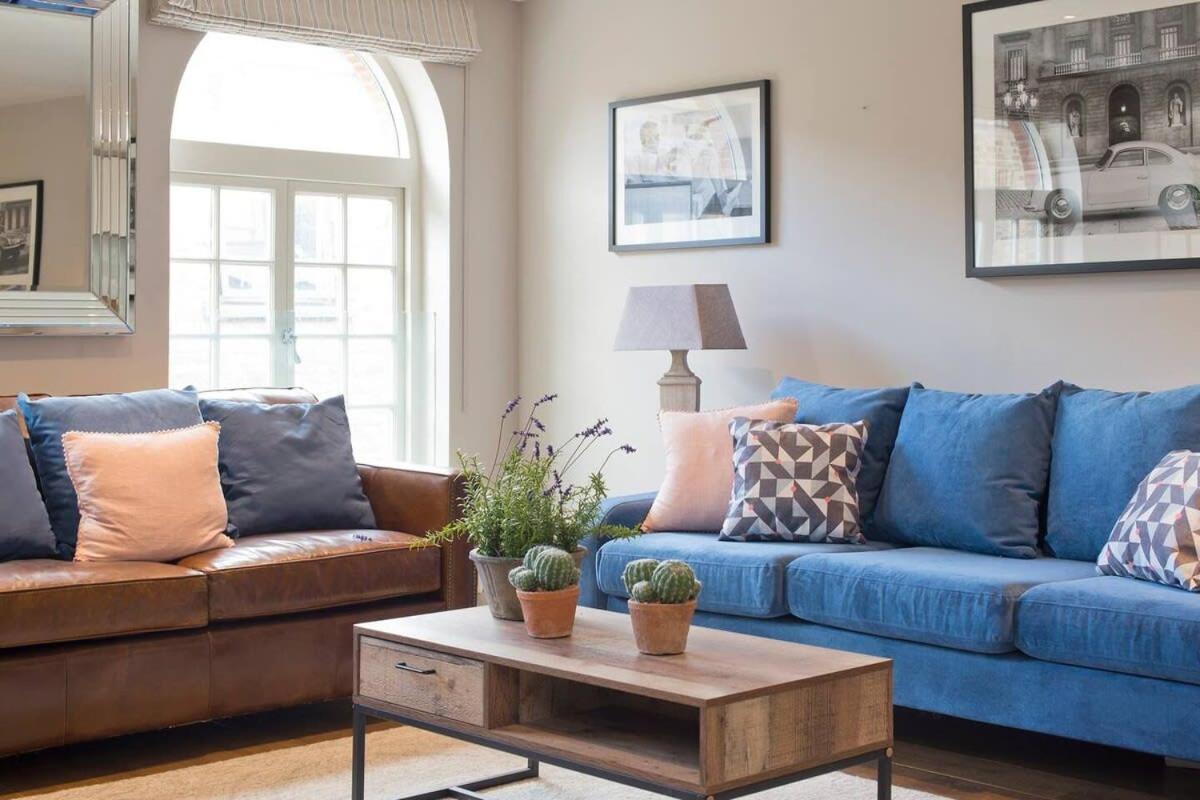 *newly Renovated 2-bed In Heart Of Notting Hill* *