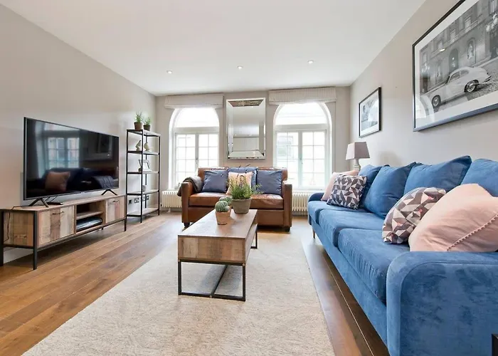 *Newly Renovated 2-Bed In Heart Of Notting Hill*