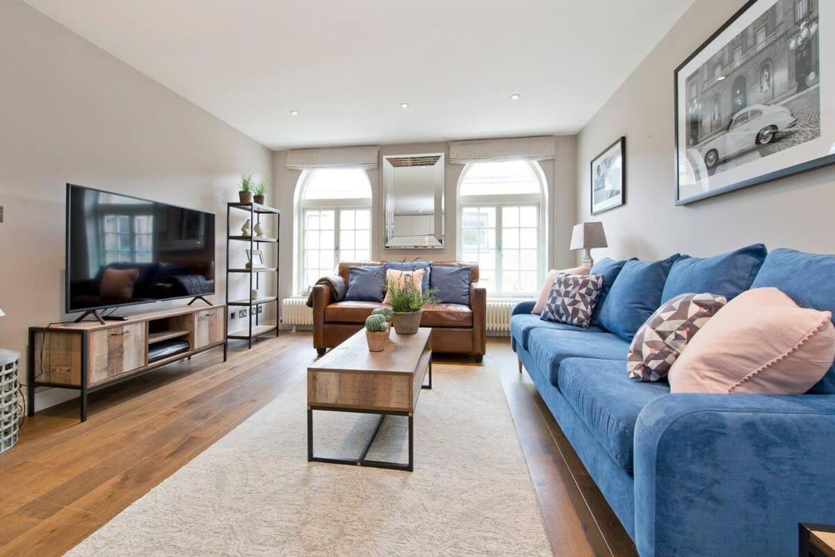 *newly Renovated 2-bed In Heart Of Notting Hill* *